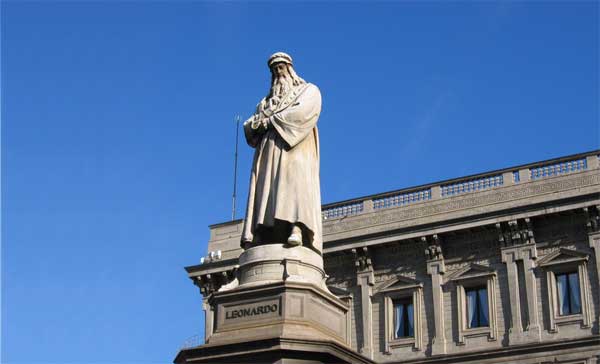 Leonardo da Vinci in Piazza alla Scala