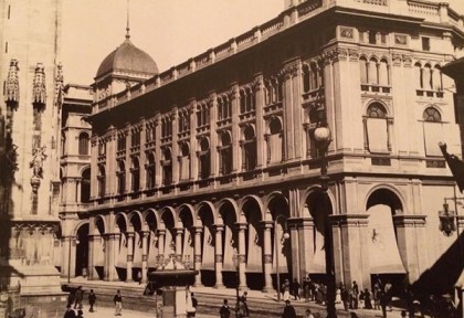 Historic_Front_LaRinascente_Milan